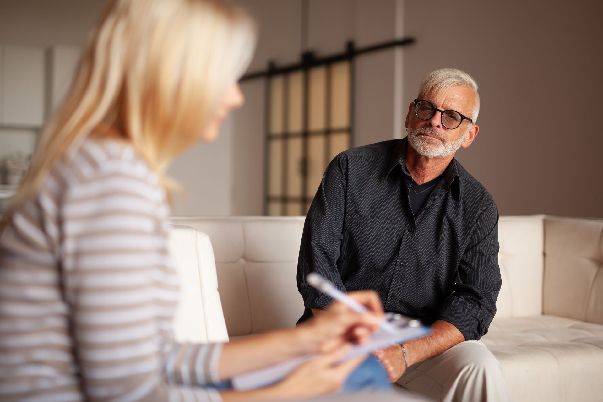 психиатр пожилому человеку